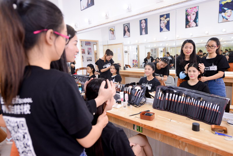 广州伊丽莎白化妆课程都有包含什么内容？