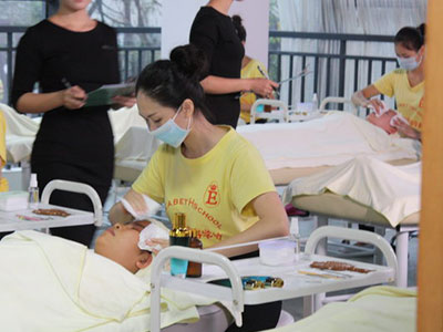美容师一般多大年龄可以学美容,学美容多大不算晚